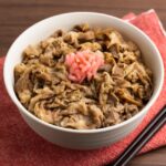 お肉　煮込み　食事　和食　牛丼　丼もの