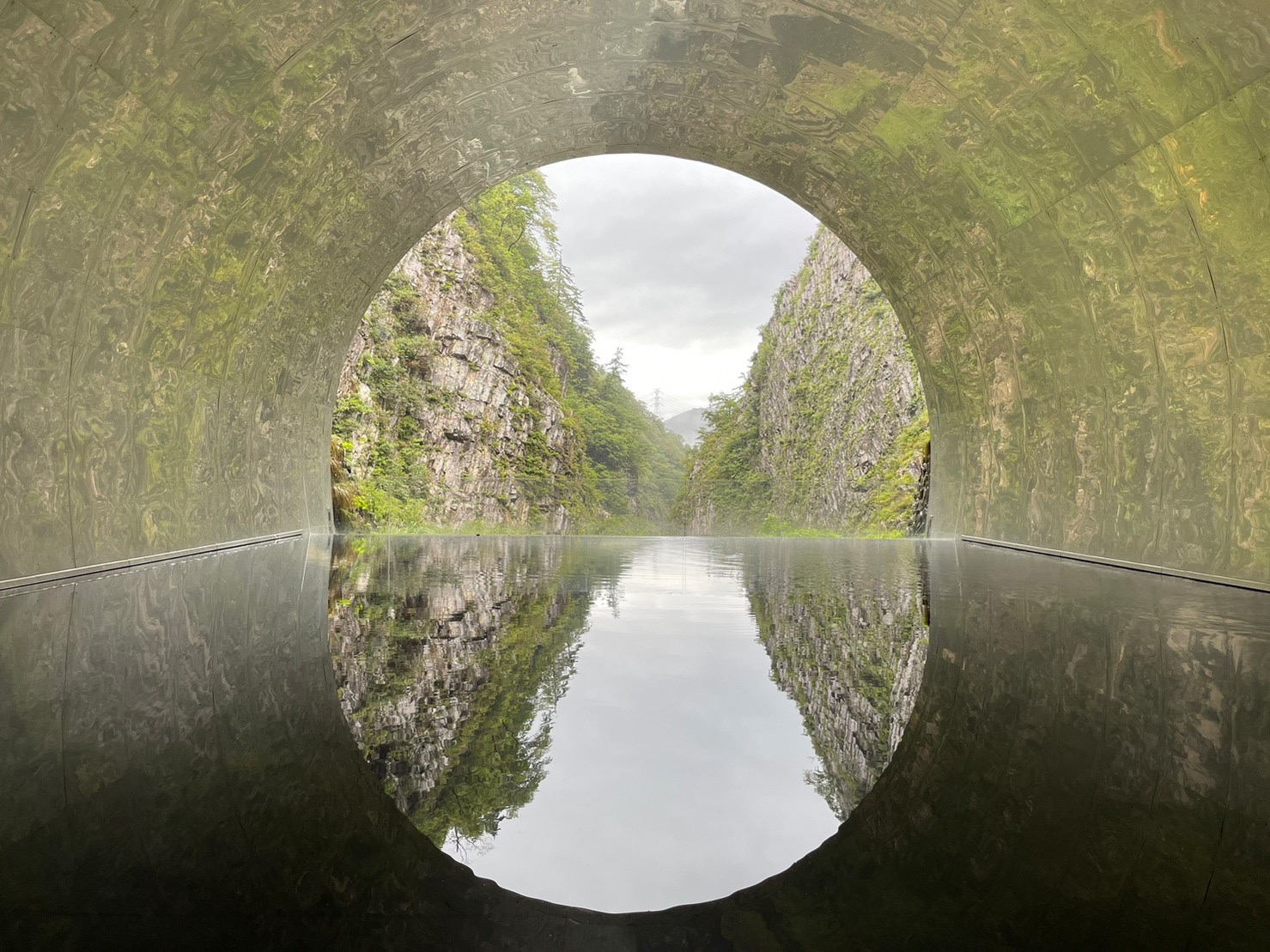 トンネル　風景　自然