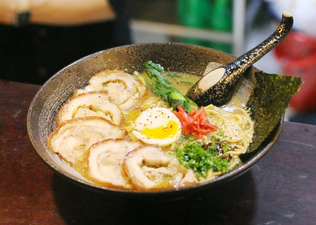 ラーメン　麺類　食事