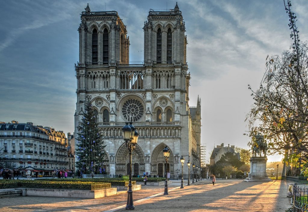 ノートルダム　フランス　建築　風景　街並み