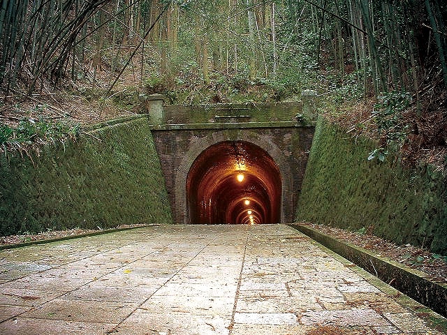 トンネル　風景　自然