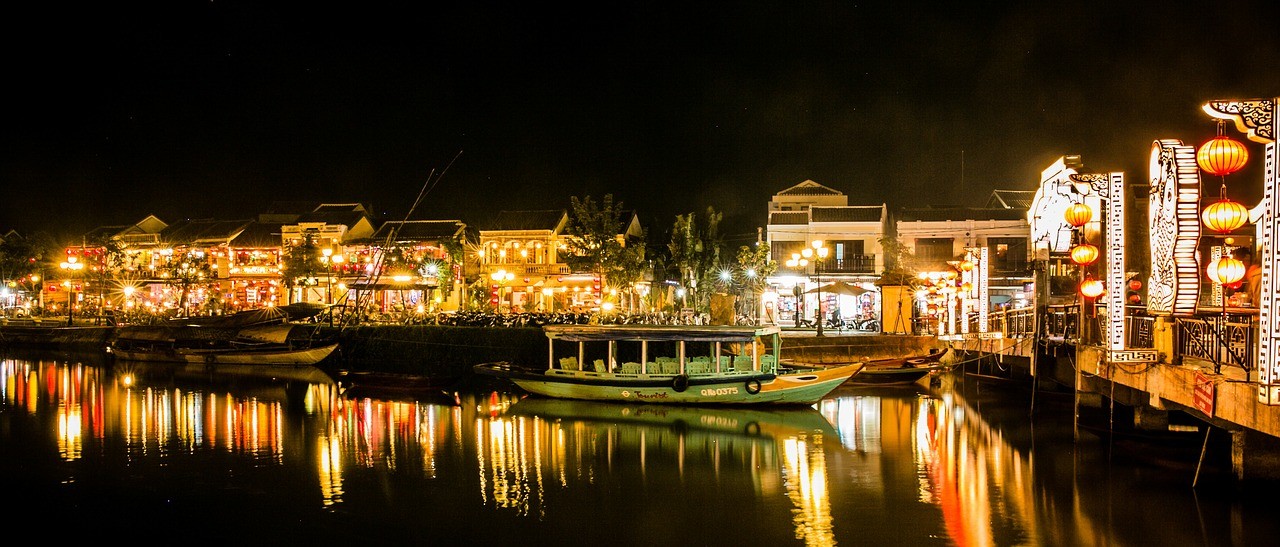 ベトナム　夜景　風景　街並み