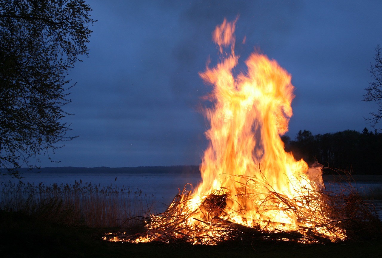焚き火　アウトドア　風景　自然