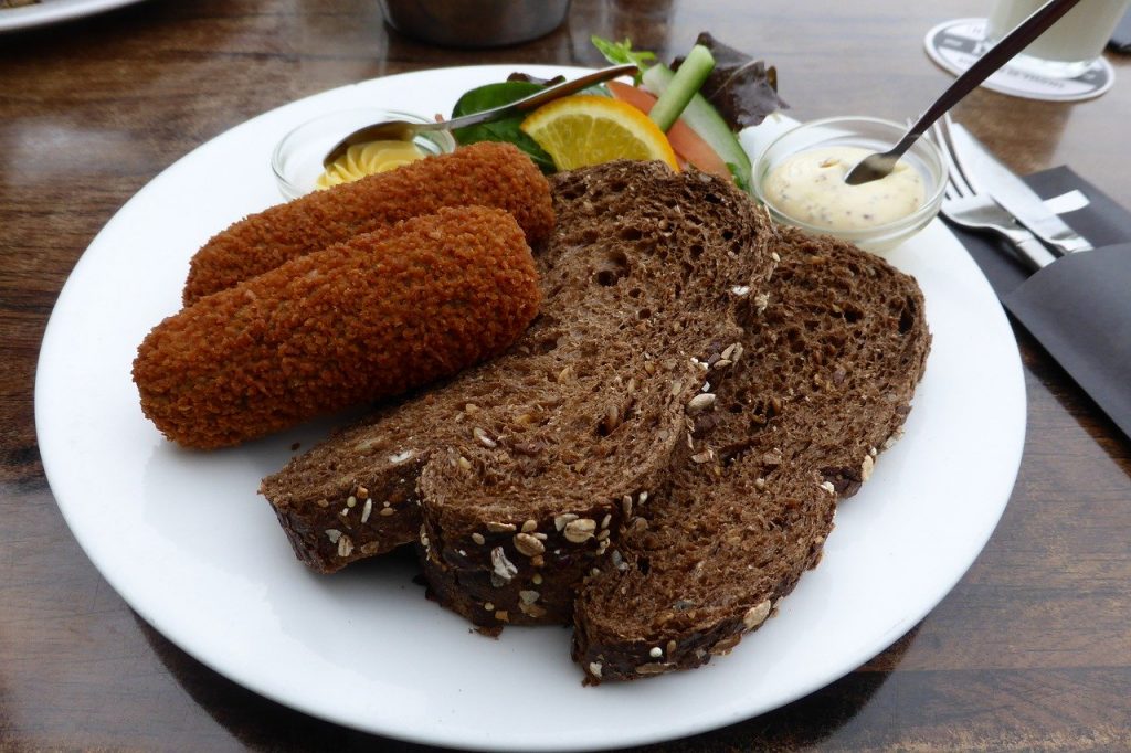 コロッケ　パン　食事　揚げ物　惣菜