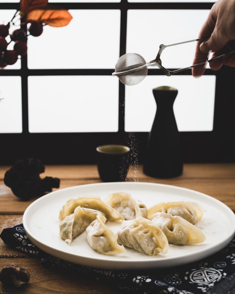 餃子　中華　食事　惣菜