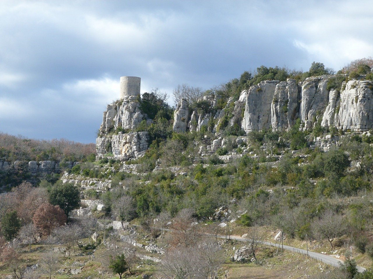【世界遺産 フランス コースとセヴェンヌの牧畜が生んだ景観】奇岩の絶景!南フランスの大峡谷2020/10/11放送 | 旅リスト