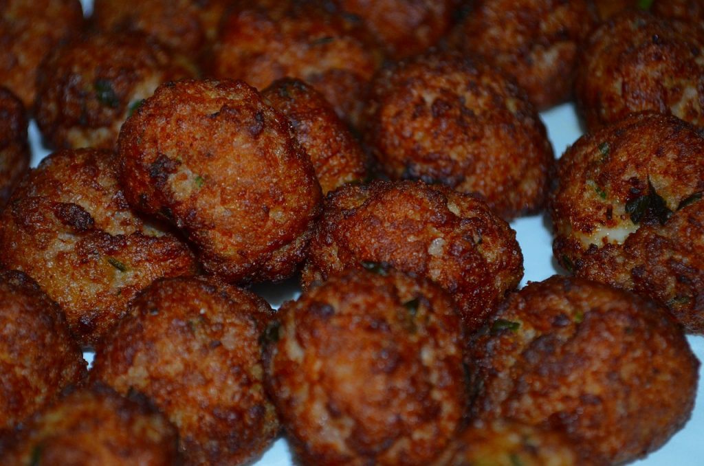 お肉　惣菜　揚げ物　厚揚げ　食事　和食