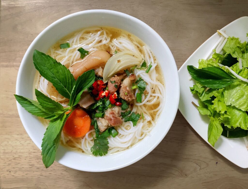 麺類　ラーメン　食事　辛い　スパイス