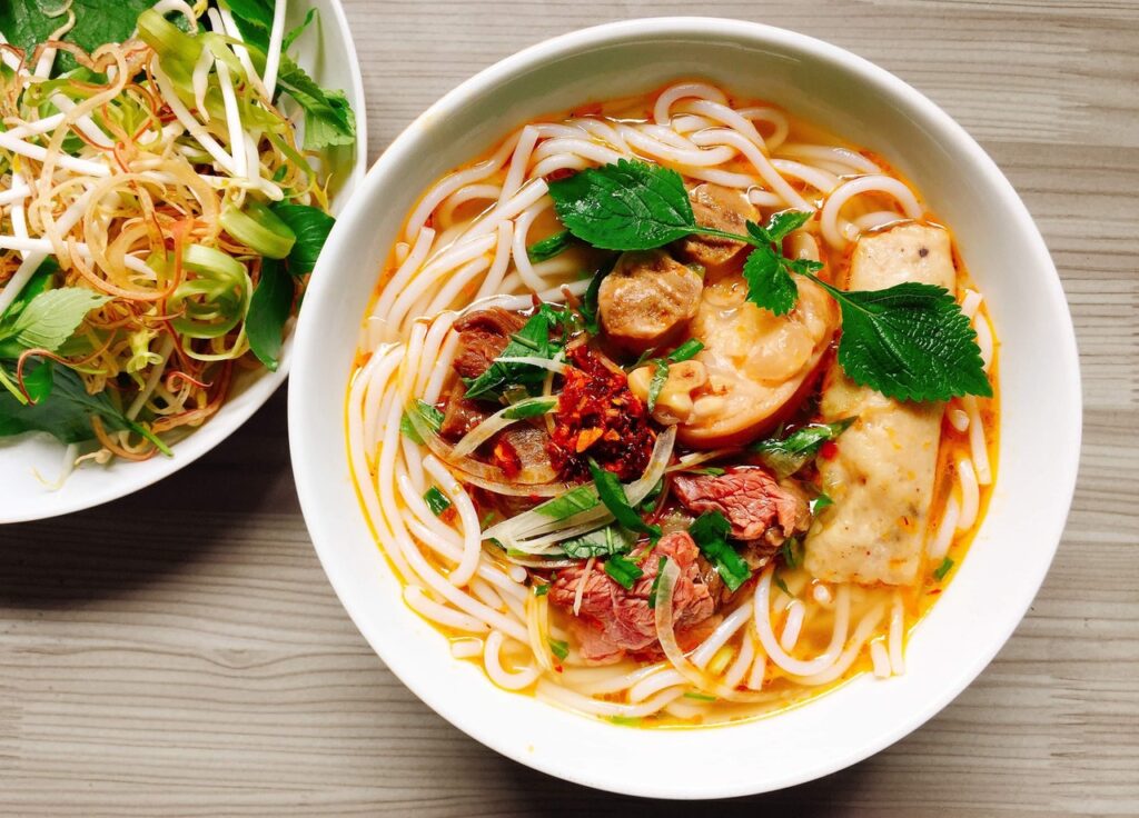 麺類　ラーメン　食事　辛い　スパイス