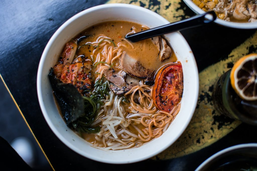 麺類　ラーメン　食事　辛い