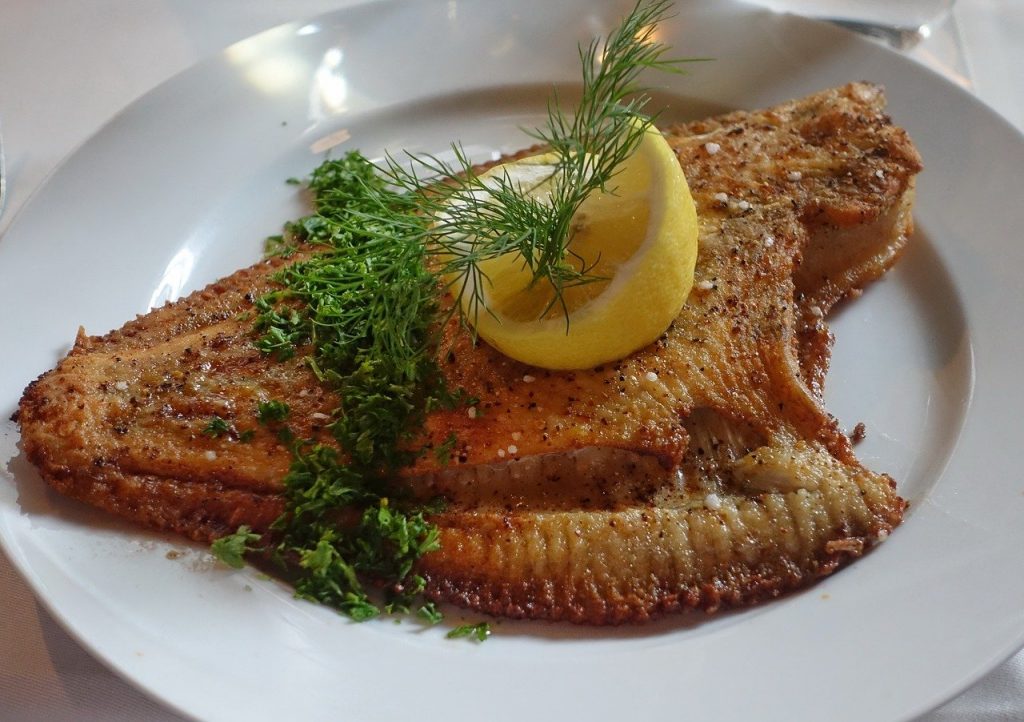 ヒラメ　揚げ物　食事　洋食