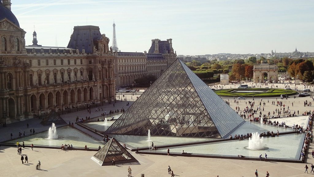 フランス　ルーブル　建築　風景　街並み