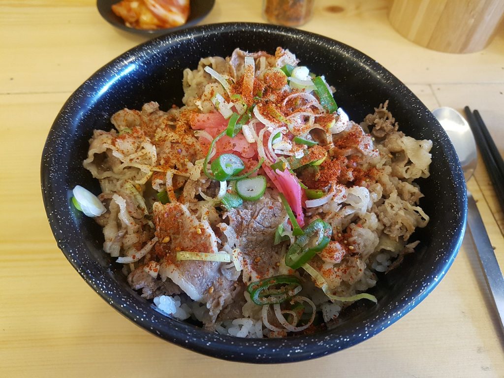 丼もの　豚丼　食事　和食